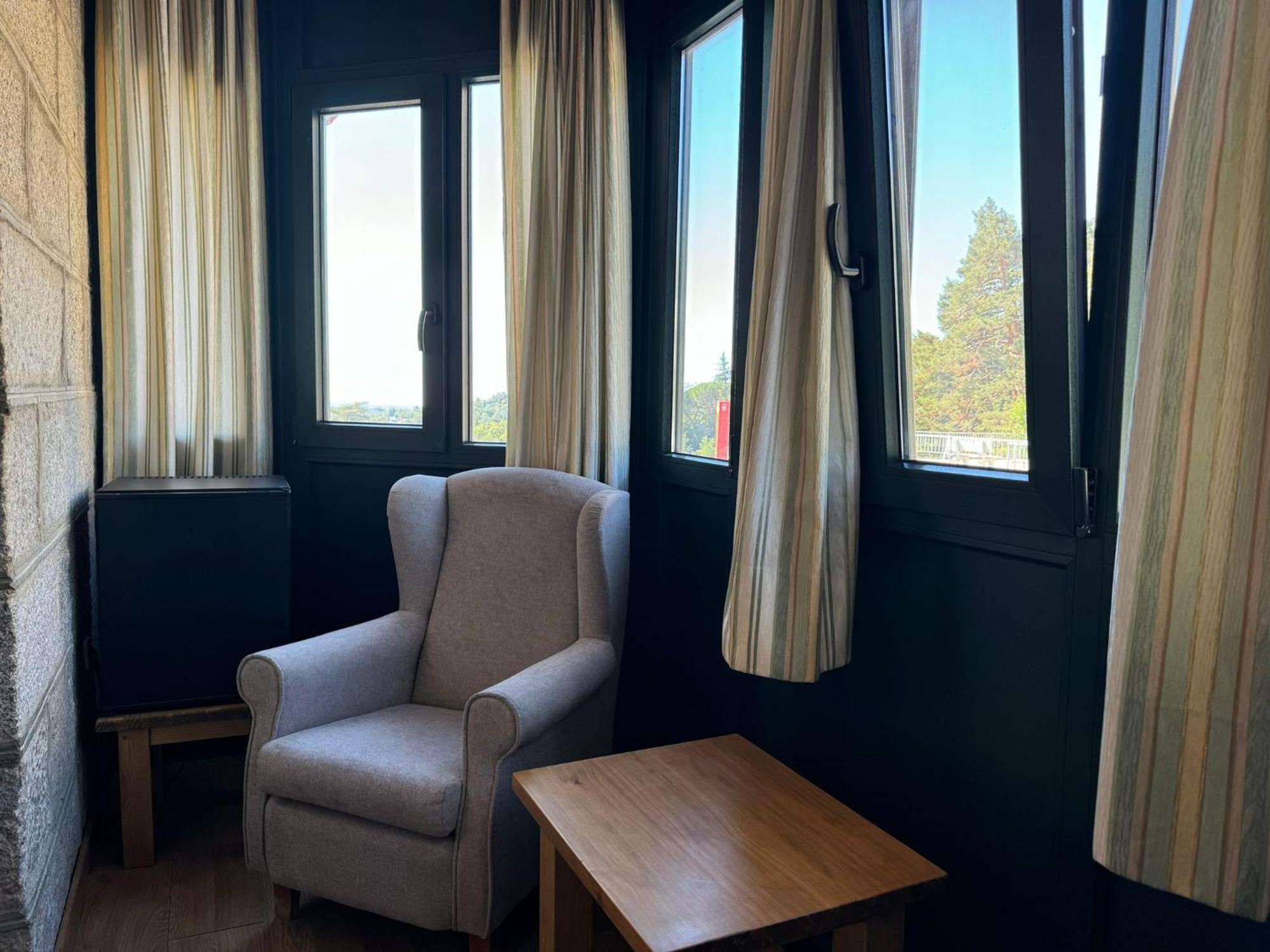 Hostal Aribel Longinos เซร์เซดียา ภายนอก รูปภาพ