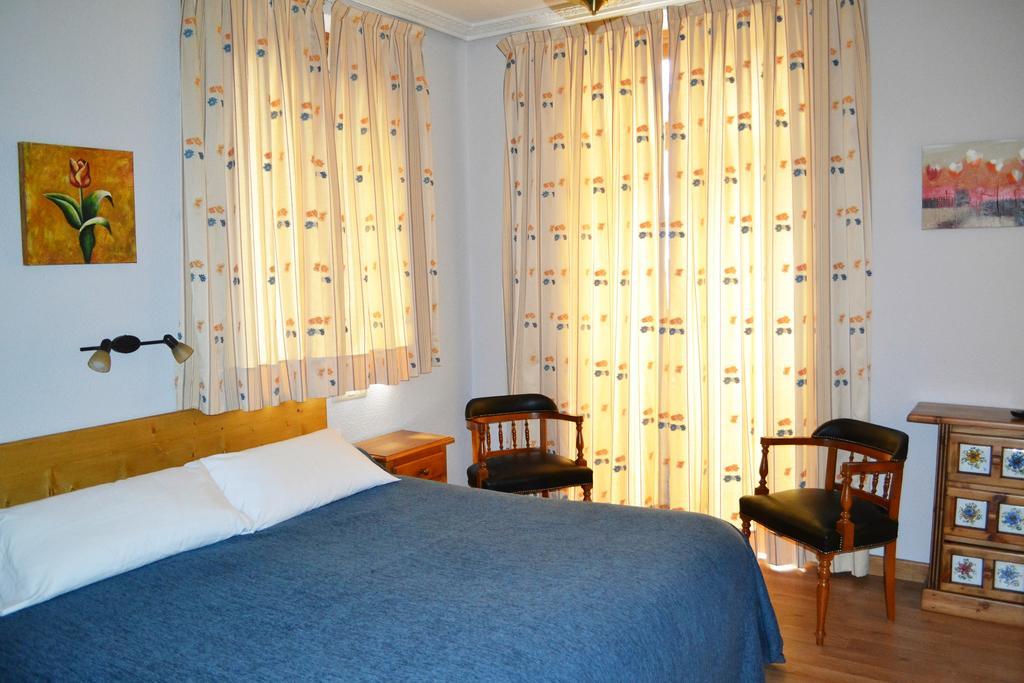 Hostal Aribel Longinos เซร์เซดียา ภายนอก รูปภาพ