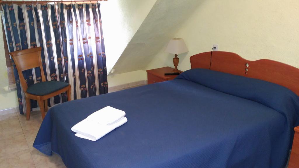 Hostal Aribel Longinos เซร์เซดียา ภายนอก รูปภาพ